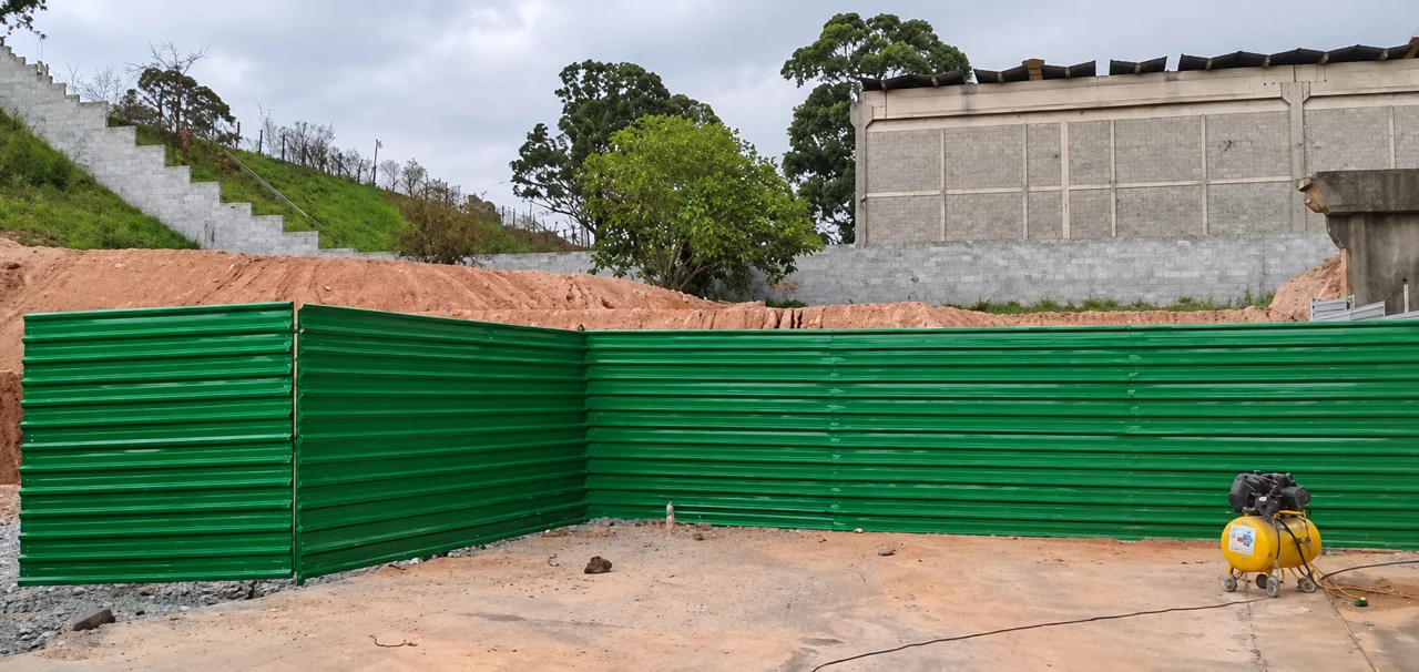 Locação de tapumes metálicos